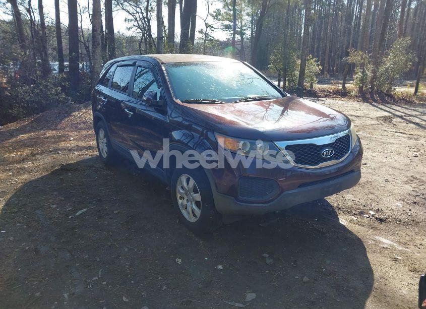 2011 Kia Sorento LX (VIN 5XYKT3A11BG182104) main photo