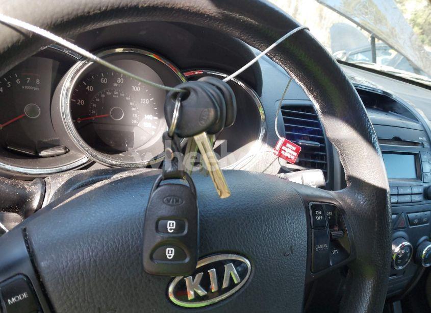 Photo 11 of 2011 Kia Sorento LX (VIN 5XYKT3A11BG182104)