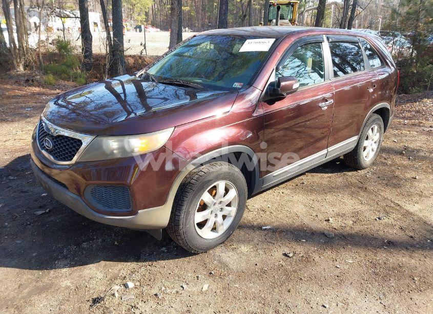 Photo 2 of 2011 Kia Sorento LX (VIN 5XYKT3A11BG182104)