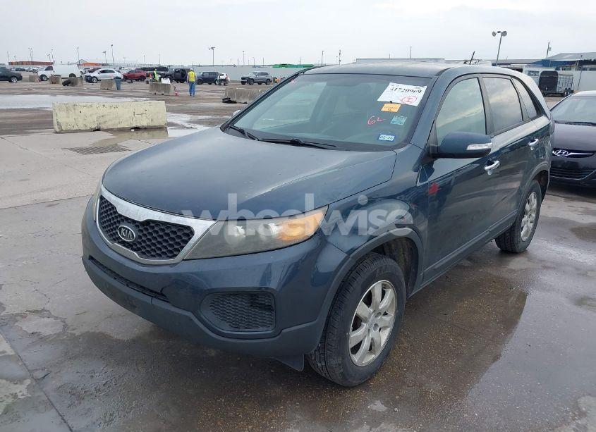 Photo 2 of 2012 Kia Sorento LX (VIN 5XYKT3A11CG191936)