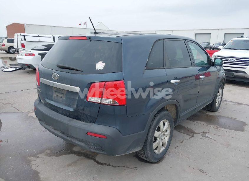 Photo 4 of 2012 Kia Sorento LX (VIN 5XYKT3A11CG191936)