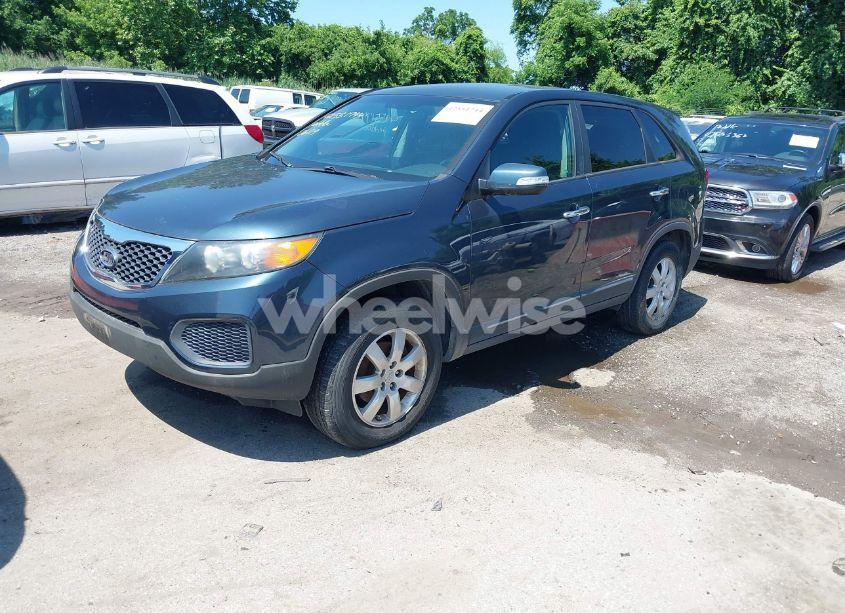 Photo 2 of 2012 Kia Sorento LX (VIN 5XYKT3A11CG197199)