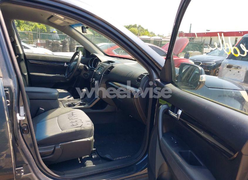 Photo 5 of 2012 Kia Sorento LX (VIN 5XYKT3A11CG197199)