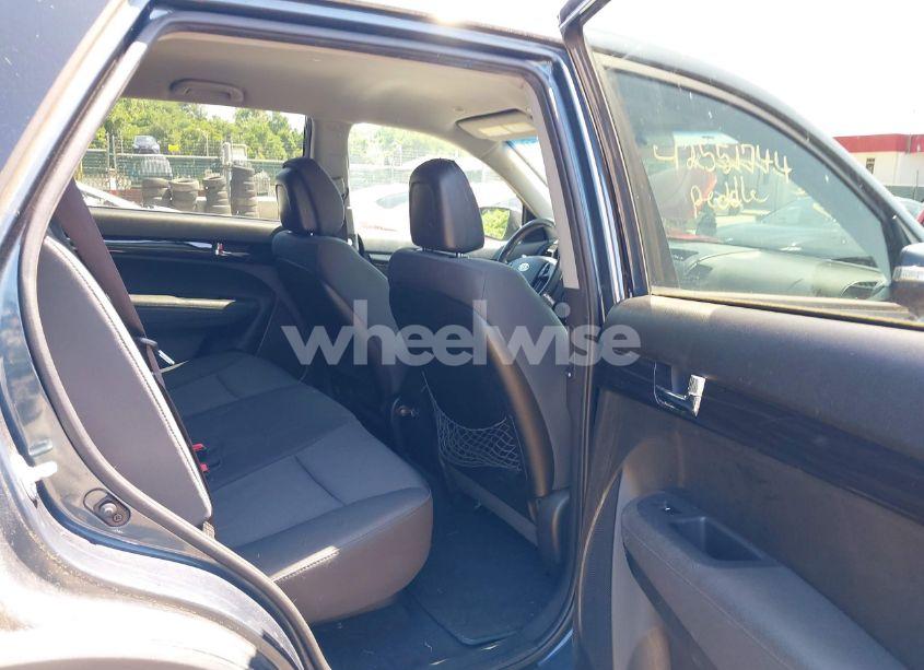 Photo 8 of 2012 Kia Sorento LX (VIN 5XYKT3A11CG197199)