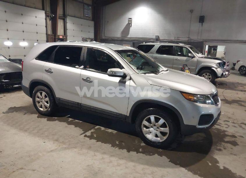 2012 Kia Sorento LX (VIN 5XYKT3A11CG212719) main photo