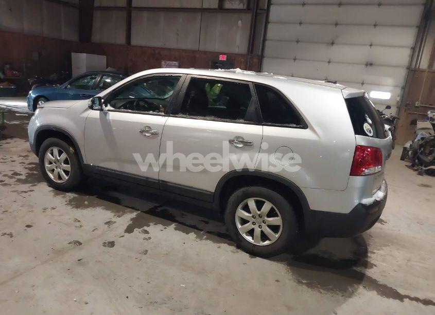 Photo 3 of 2012 Kia Sorento LX (VIN 5XYKT3A11CG212719)