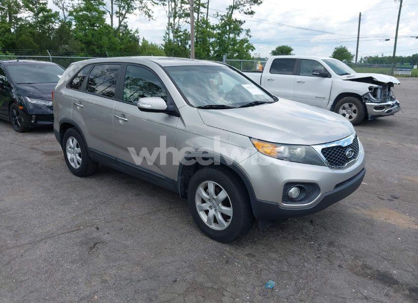 2013 Kia Sorento LX (VIN 5XYKT3A11DG399543) main photo