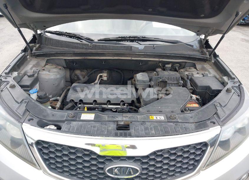 Photo 10 of 2013 Kia Sorento LX (VIN 5XYKT3A11DG399543)