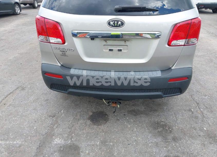 Photo 13 of 2013 Kia Sorento LX (VIN 5XYKT3A11DG399543)