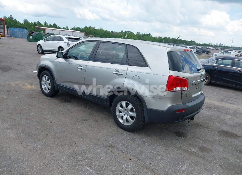 Photo 3 of 2013 Kia Sorento LX (VIN 5XYKT3A11DG399543)