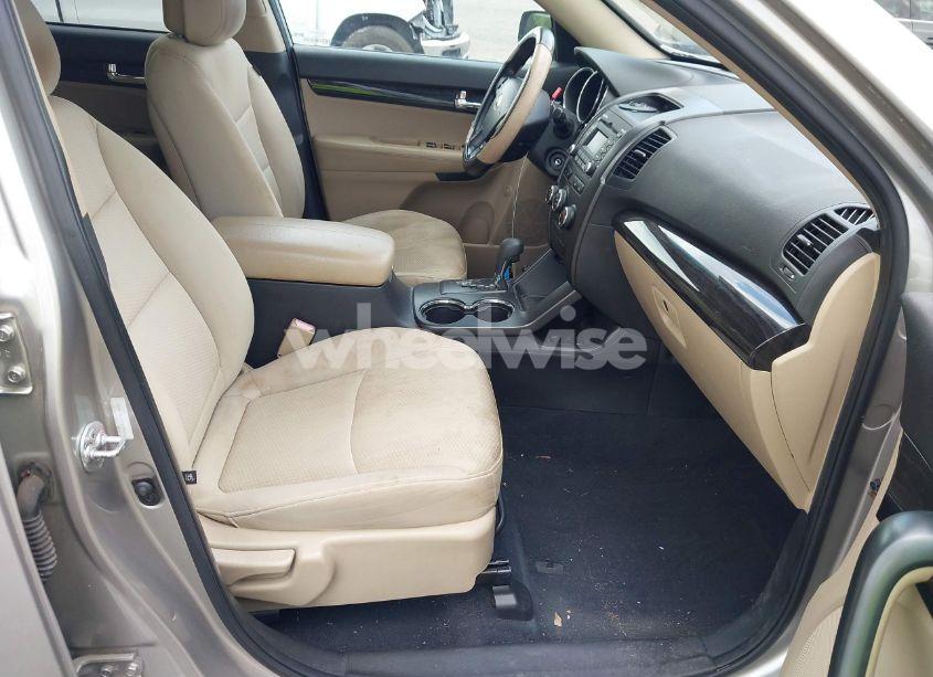 Photo 5 of 2013 Kia Sorento LX (VIN 5XYKT3A11DG399543)