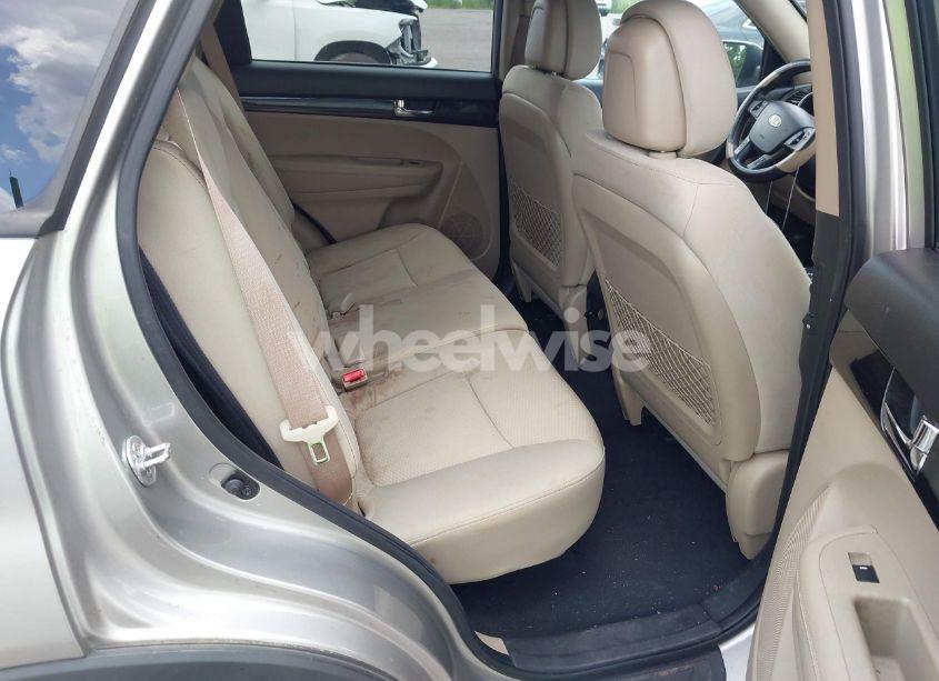 Photo 8 of 2013 Kia Sorento LX (VIN 5XYKT3A11DG399543)