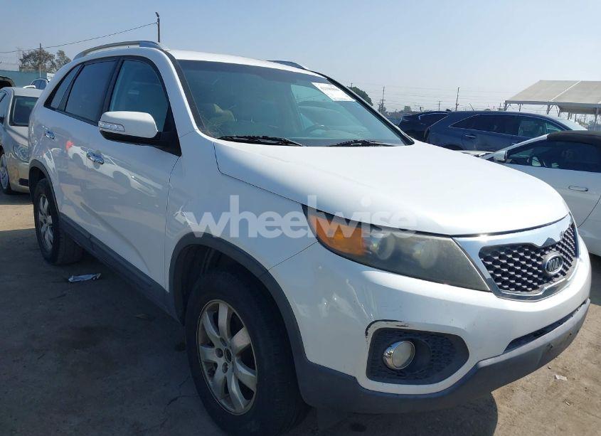 2011 Kia Sorento LX (VIN 5XYKT3A12BG001463) main photo