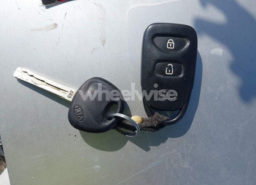 Photo 11 of 2011 Kia Sorento LX (VIN 5XYKT3A12BG001463)