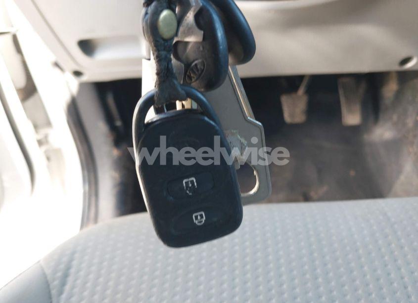 Photo 11 of 2011 Kia Sorento (VIN 5XYKT3A12BG012740)