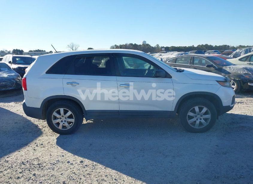 Photo 14 of 2011 Kia Sorento (VIN 5XYKT3A12BG012740)