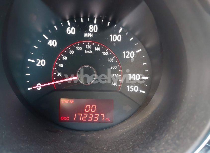 Photo 16 of 2011 Kia Sorento (VIN 5XYKT3A12BG012740)