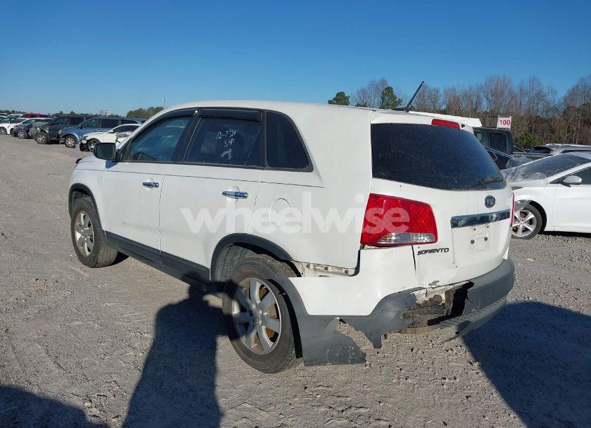 Photo 3 of 2011 Kia Sorento (VIN 5XYKT3A12BG012740)