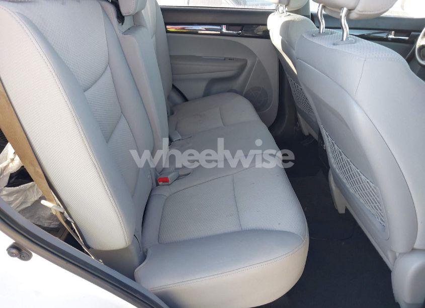 Photo 8 of 2011 Kia Sorento (VIN 5XYKT3A12BG012740)