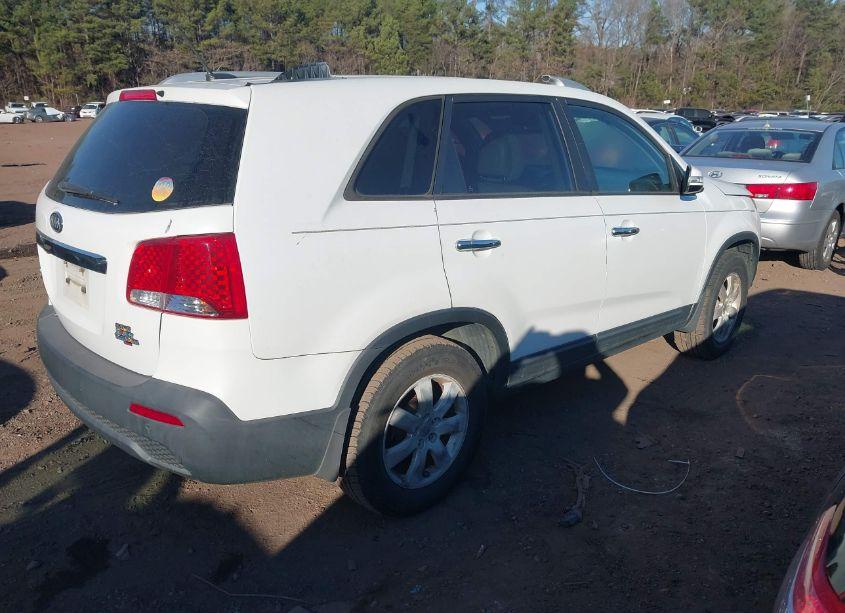 Photo 4 of 2011 Kia Sorento LX (VIN 5XYKT3A12BG013838)