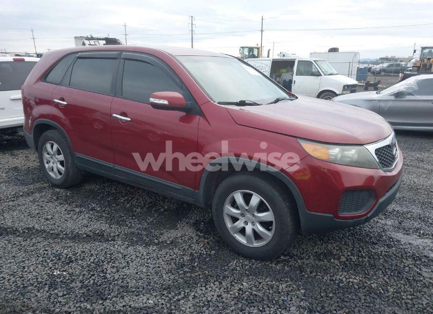 2011 Kia Sorento LX (VIN 5XYKT3A12BG028727) main photo