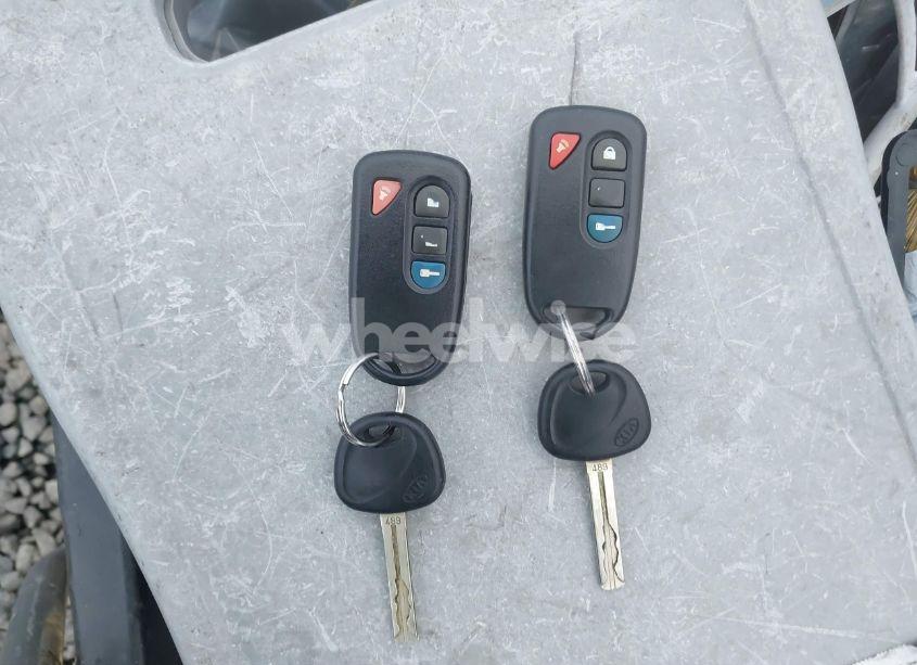 Photo 11 of 2011 Kia Sorento LX (VIN 5XYKT3A12BG028727)