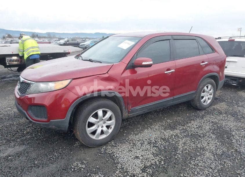 Photo 2 of 2011 Kia Sorento LX (VIN 5XYKT3A12BG028727)