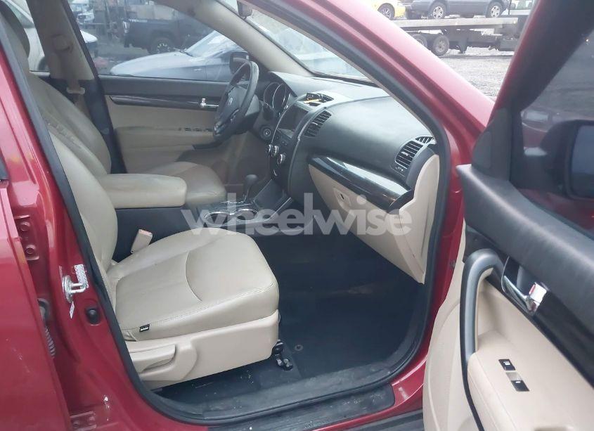 Photo 5 of 2011 Kia Sorento LX (VIN 5XYKT3A12BG028727)