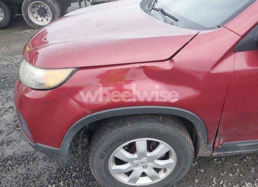 Photo 6 of 2011 Kia Sorento LX (VIN 5XYKT3A12BG028727)