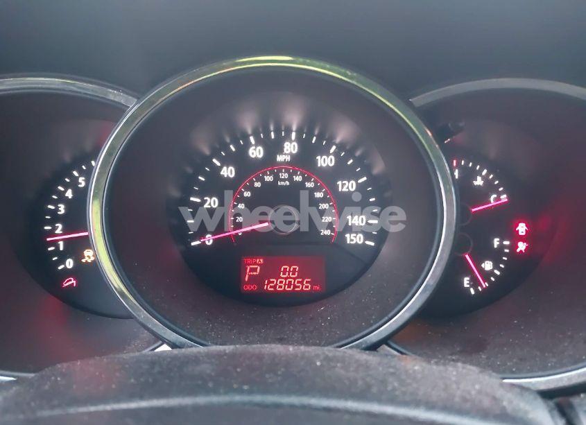 Photo 7 of 2011 Kia Sorento LX (VIN 5XYKT3A12BG028727)