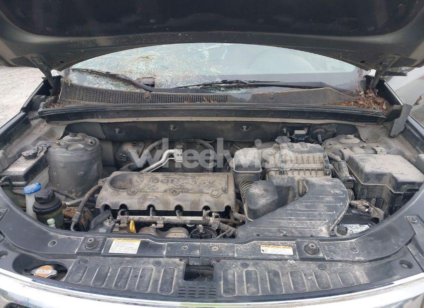Photo 10 of 2011 Kia Sorento LX (VIN 5XYKT3A12BG053370)