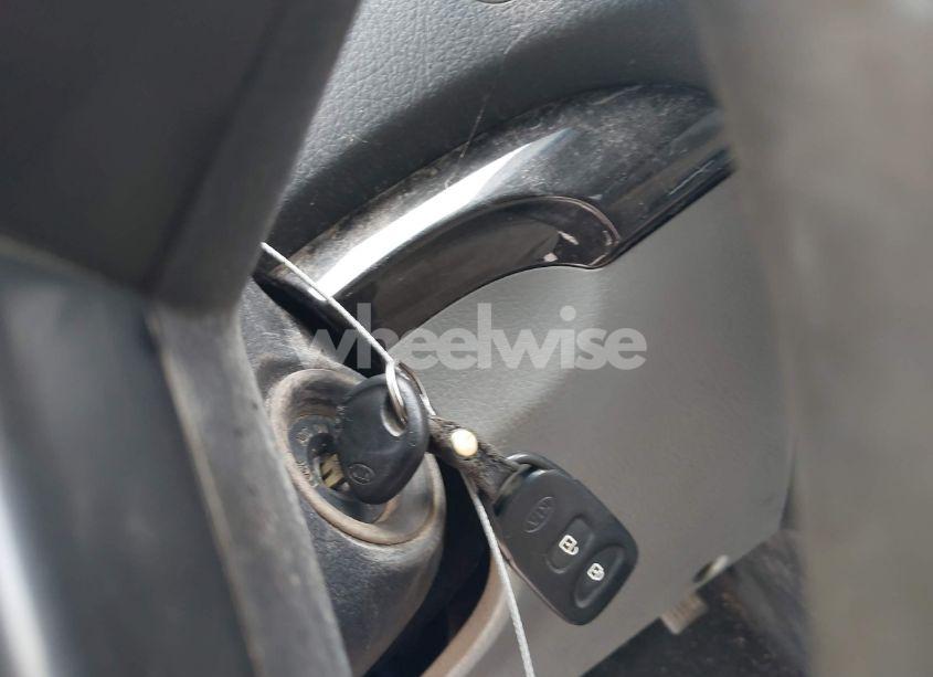 Photo 11 of 2011 Kia Sorento LX (VIN 5XYKT3A12BG053370)