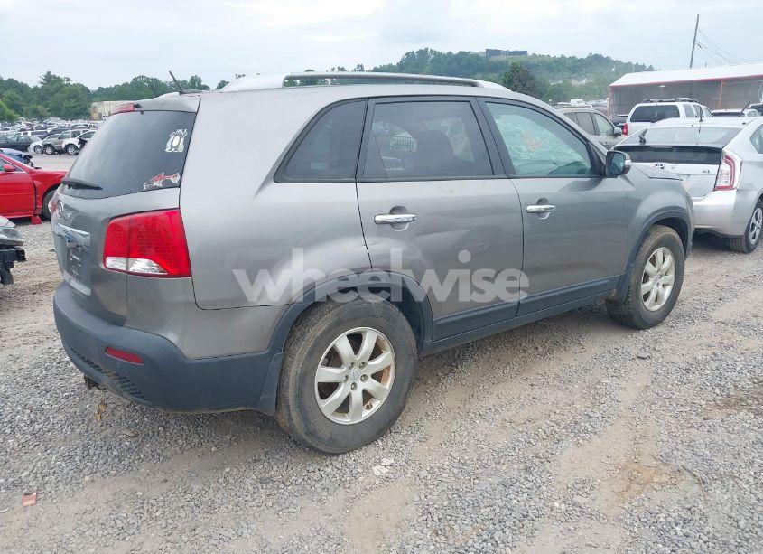 Photo 4 of 2011 Kia Sorento LX (VIN 5XYKT3A12BG053370)