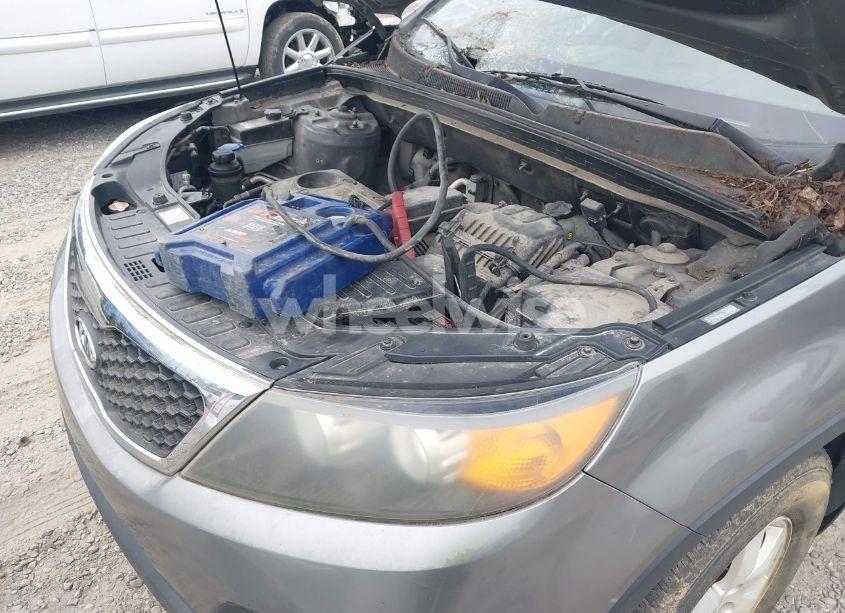 Photo 6 of 2011 Kia Sorento LX (VIN 5XYKT3A12BG053370)