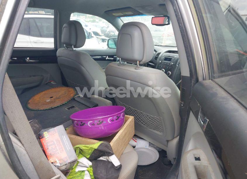 Photo 8 of 2011 Kia Sorento LX (VIN 5XYKT3A12BG053370)