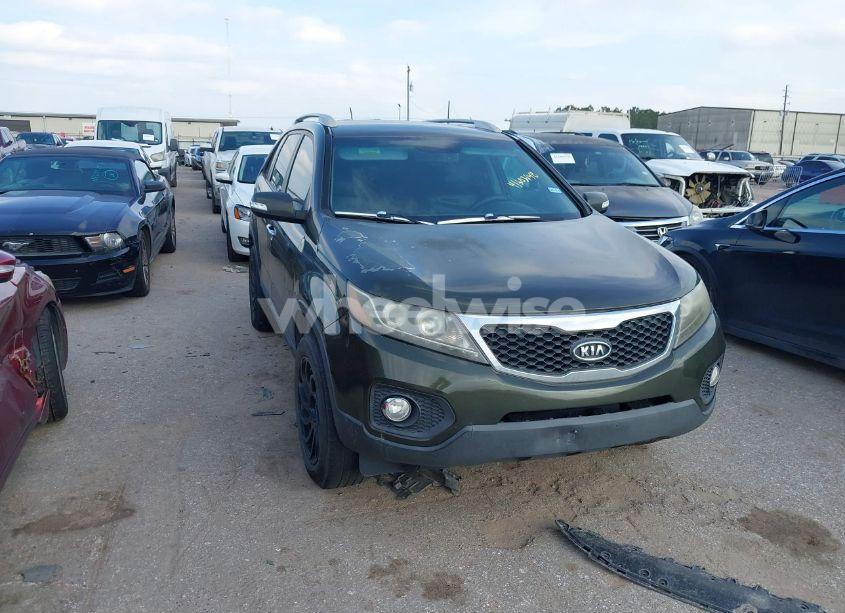 2011 Kia Sorento LX (VIN 5XYKT3A12BG160709) main photo