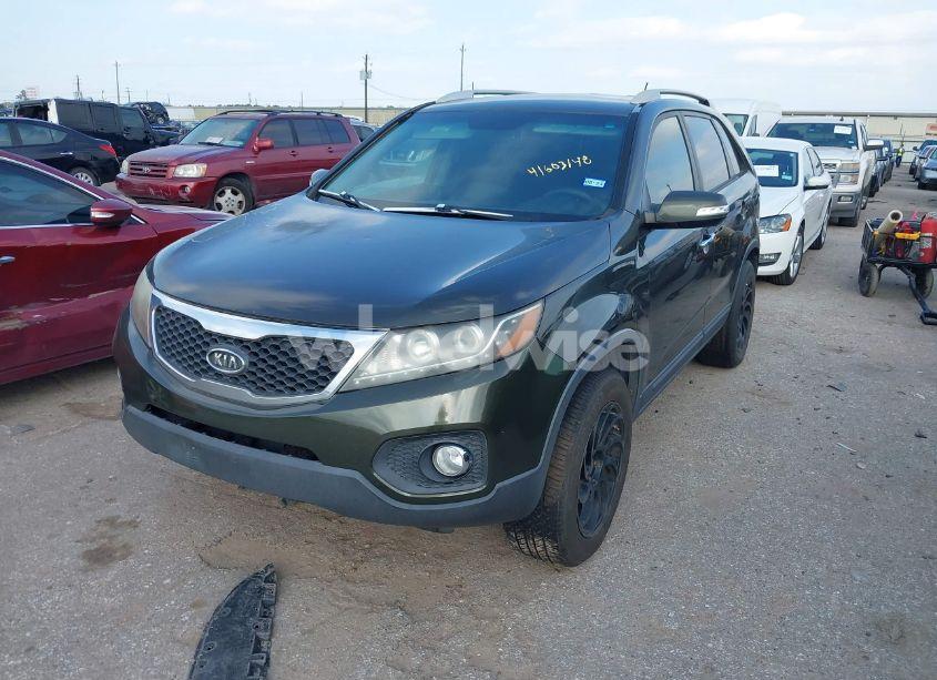 Photo 2 of 2011 Kia Sorento LX (VIN 5XYKT3A12BG160709)