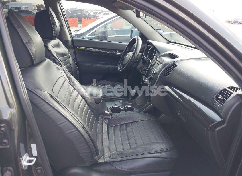 Photo 5 of 2011 Kia Sorento LX (VIN 5XYKT3A12BG160709)