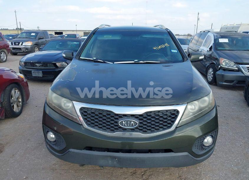 Photo 6 of 2011 Kia Sorento LX (VIN 5XYKT3A12BG160709)