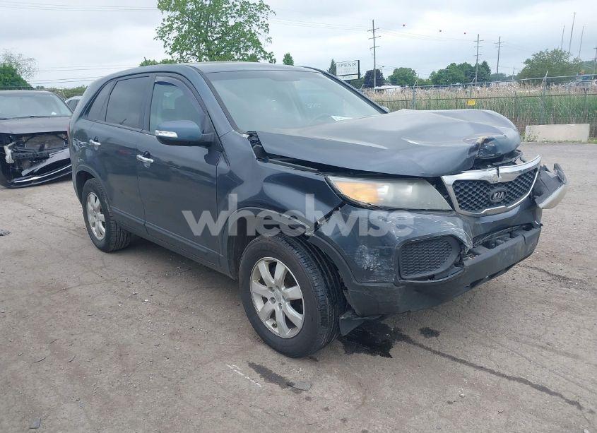 2011 Kia Sorento LX (VIN 5XYKT3A12BG165280) main photo