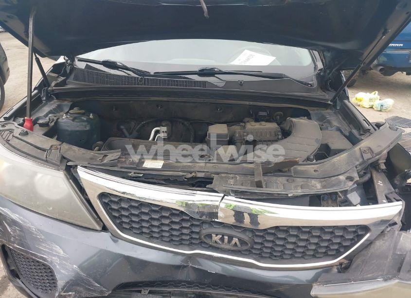 Photo 10 of 2011 Kia Sorento LX (VIN 5XYKT3A12BG165280)