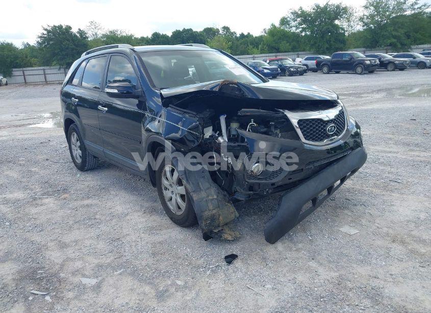 2011 Kia Sorento LX (VIN 5XYKT3A12BG174173) main photo