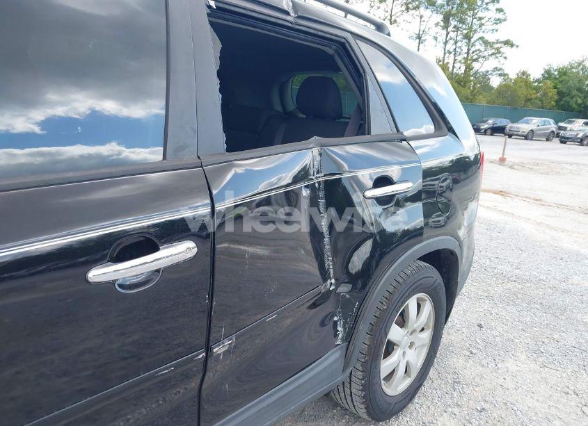 Photo 11 of 2011 Kia Sorento LX (VIN 5XYKT3A12BG174173)