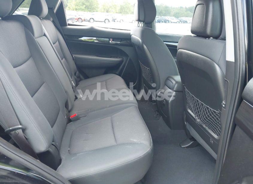 Photo 8 of 2011 Kia Sorento LX (VIN 5XYKT3A12BG174173)
