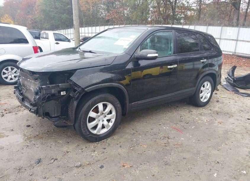 Photo 2 of 2012 Kia Sorento LX (VIN 5XYKT3A12CG203253)