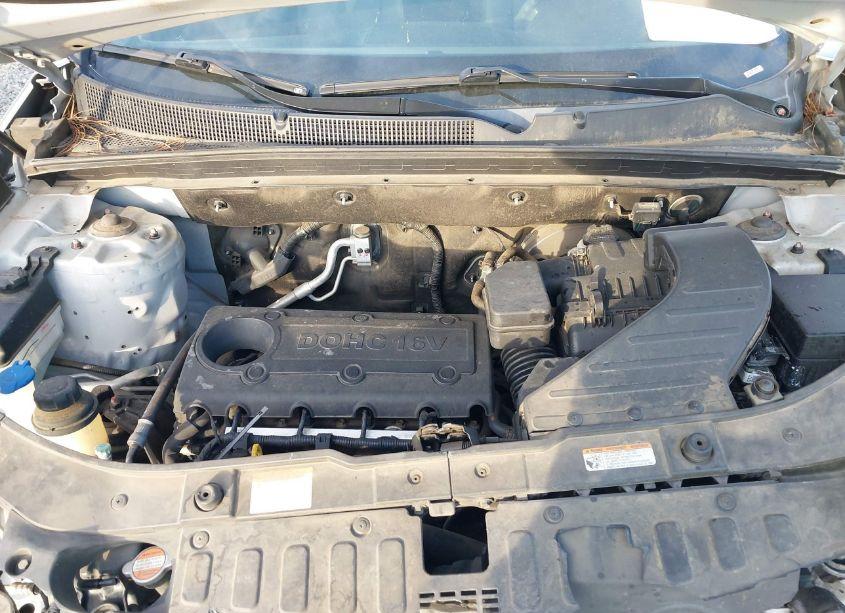 Photo 10 of 2012 Kia Sorento LX (VIN 5XYKT3A12CG246829)