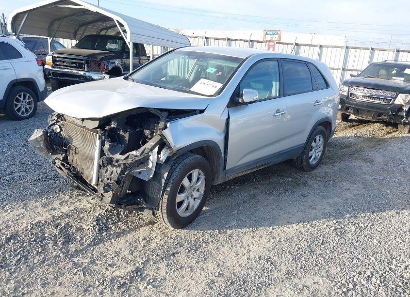 Photo 2 of 2012 Kia Sorento LX (VIN 5XYKT3A12CG246829)