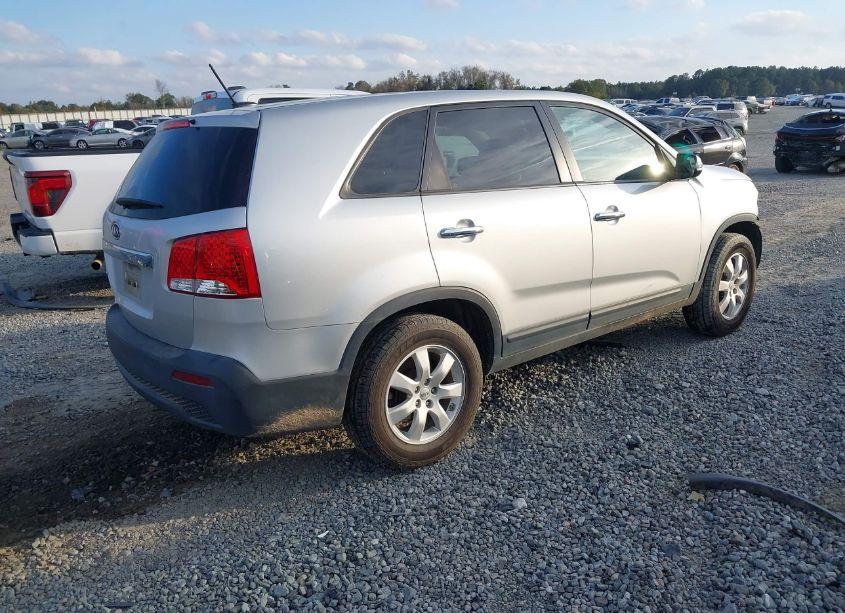 Photo 4 of 2012 Kia Sorento LX (VIN 5XYKT3A12CG246829)