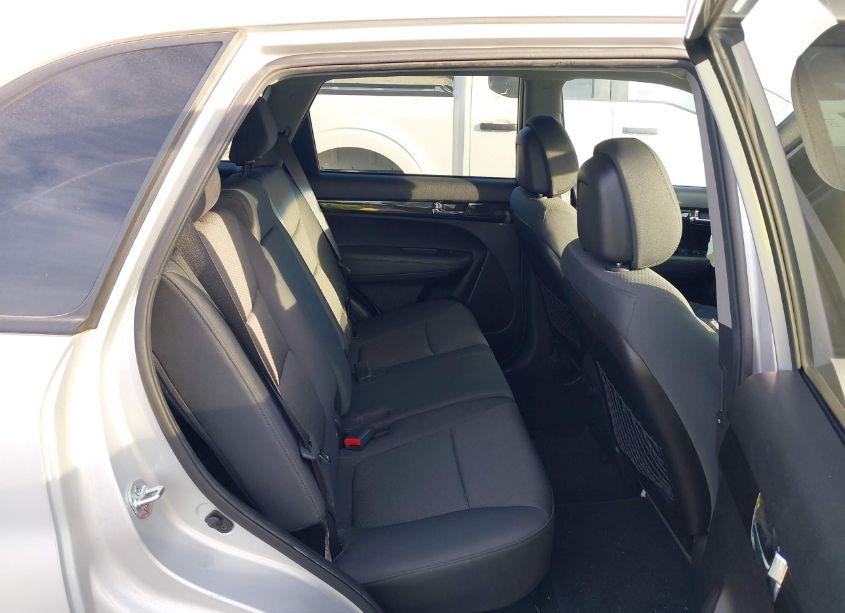 Photo 8 of 2012 Kia Sorento LX (VIN 5XYKT3A12CG246829)