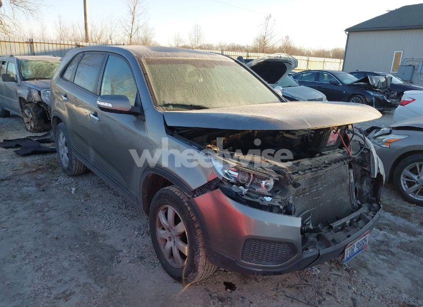 2013 Kia Sorento LX (VIN 5XYKT3A12DG346267) main photo